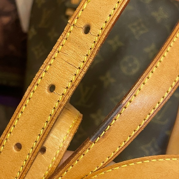 Authentic Louis Vuitton Bucket GM - Picture 12 of 15